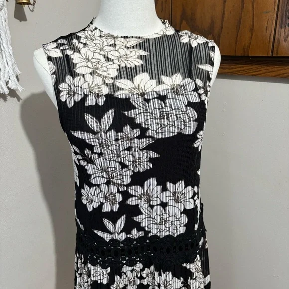 Moon River Drop Waist MIDI Dress Size XS Black NWT Floral Lace Sleeveless - Picture 2 of 10